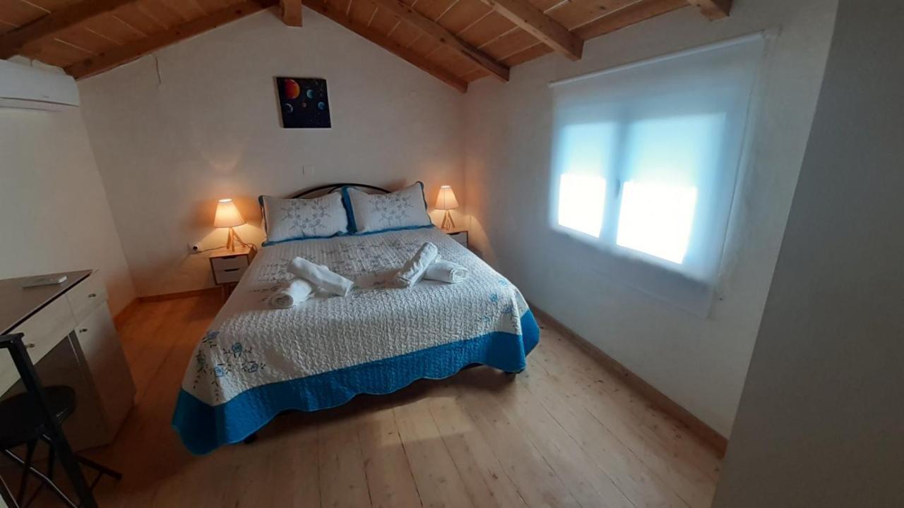 White Manolia Cottage Kato Korakiana Exterior photo